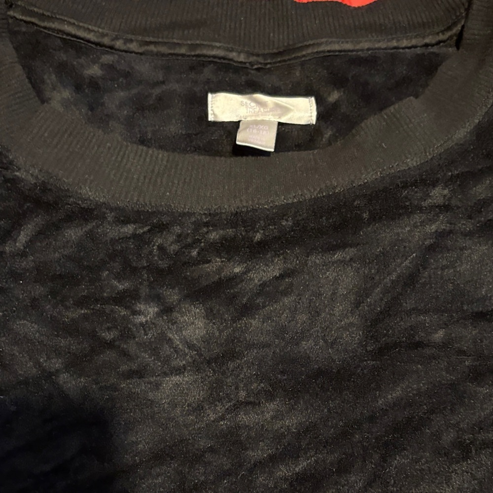 Secret Treasures Cozy Black Plush Top